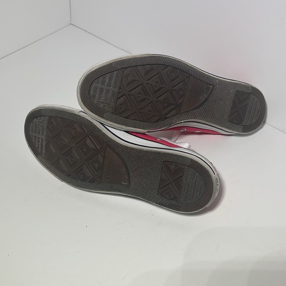 Converse, Hot Pink Low Top Chucks W9 M7 - Picture 2 of 3